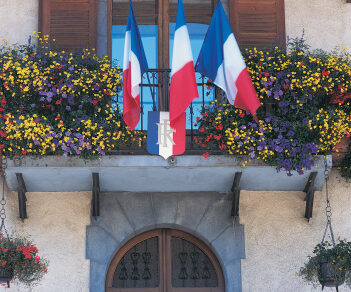 Drapeau français : existe-t-il une obligation légale ?